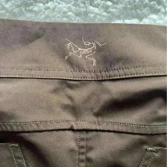 Arc'Teryx size 8 snap and zip  close shorts - Picture 7 of 15